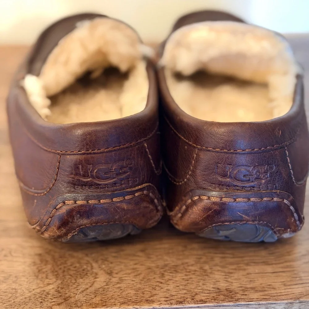UGG Ascot Moccasin Slippers Mens Brown‎ Shearling Lined Leather Approx SZ 9 10